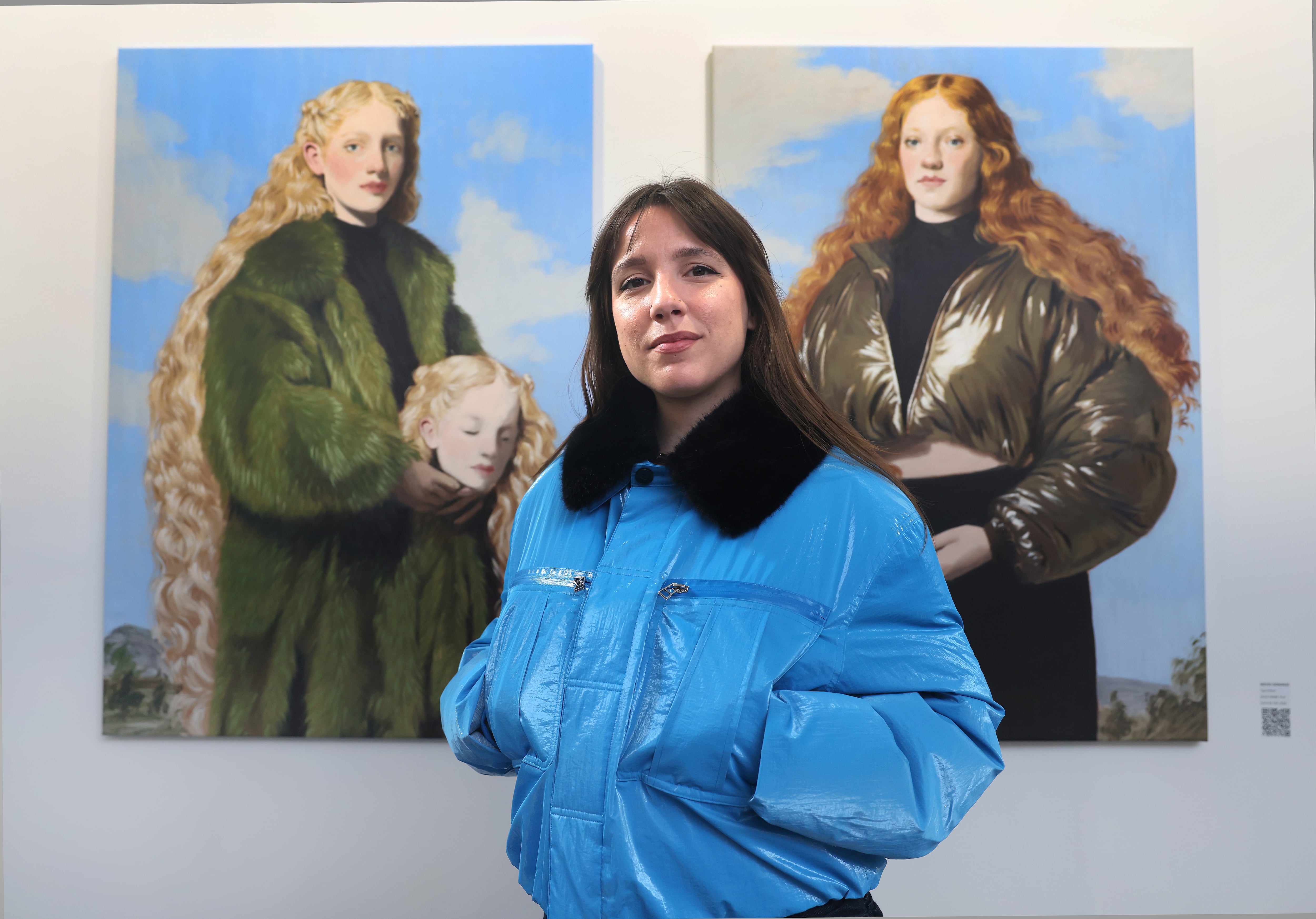 Nieves González, la pintora que retrató a Lily Allen fijándose en Zurbarán e imagina nuevas vidas para las santas barrocas: “Ser mujer ya es subversivo”